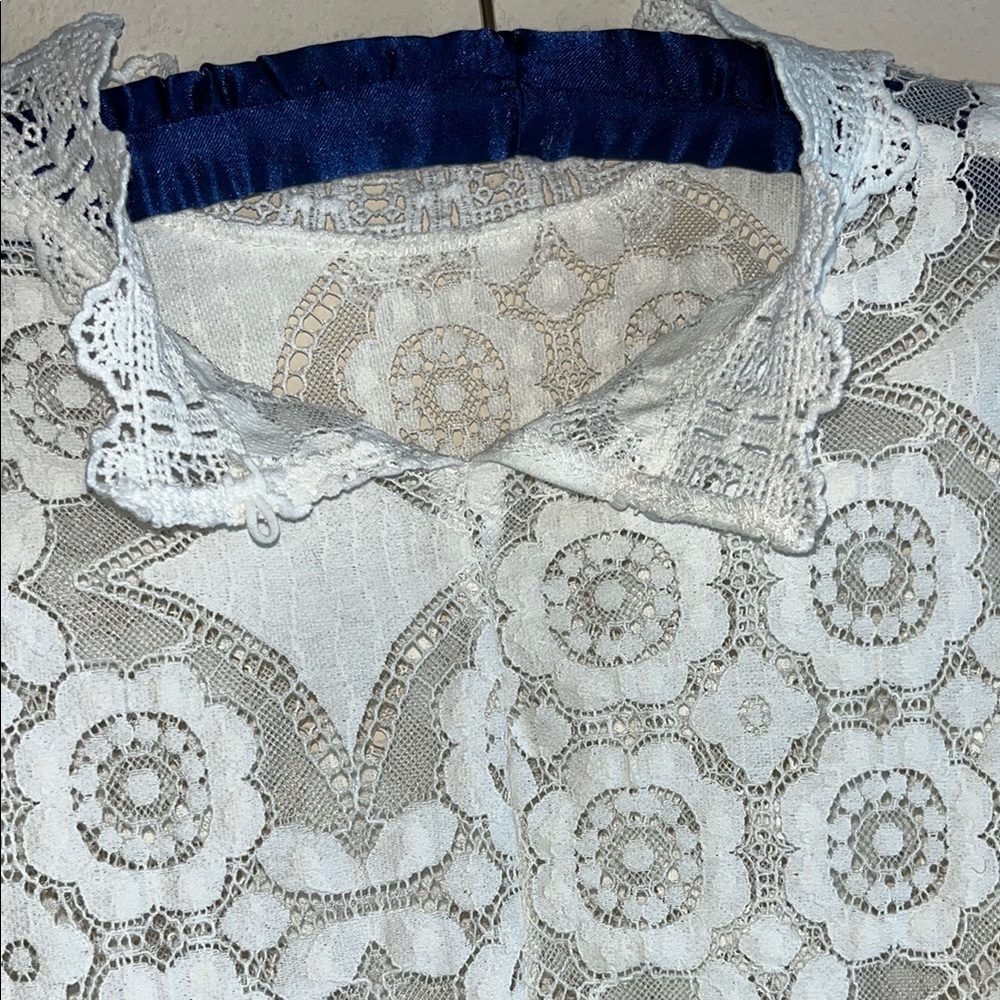 Elegant White Lace Women's Top - Picture 5 of 10